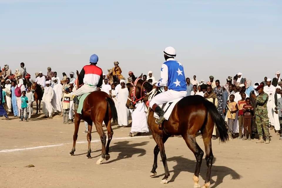 المسار نيوز قائد الدعم السريع بوسط دارفور يشهد إفتتاح سباق الفروسية والهجن ضمن إحتفالات البلاد بأعياد الإستقلال