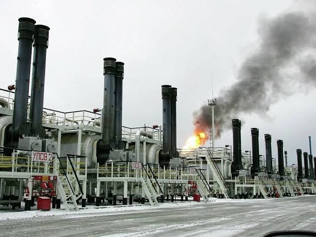 المسار نيوز شركات البترول تتهم (مافيا) بالسعي للسيطرة على السوق وتنفي استيرادها لبنزين ملوث