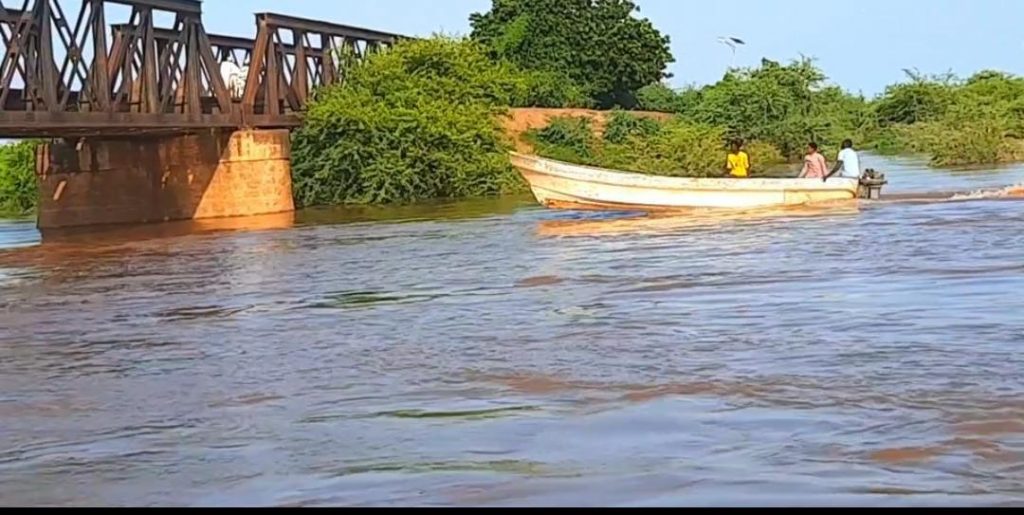 المسار نيوز النيل يتجاوز منسوب الفيضان وينذر بالخطر