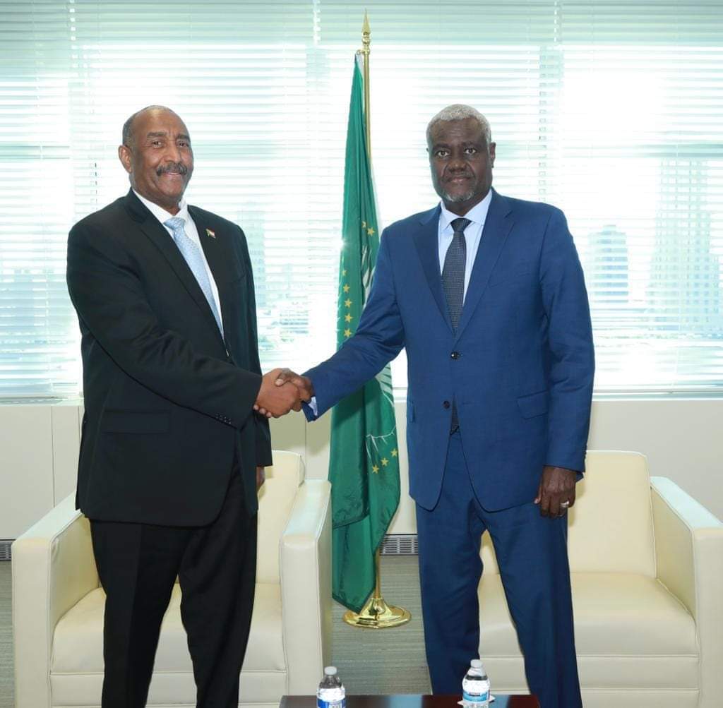 المسار نيوز البرهان يلتقي رئيس مفوضية الاتحاد الأفريقي
