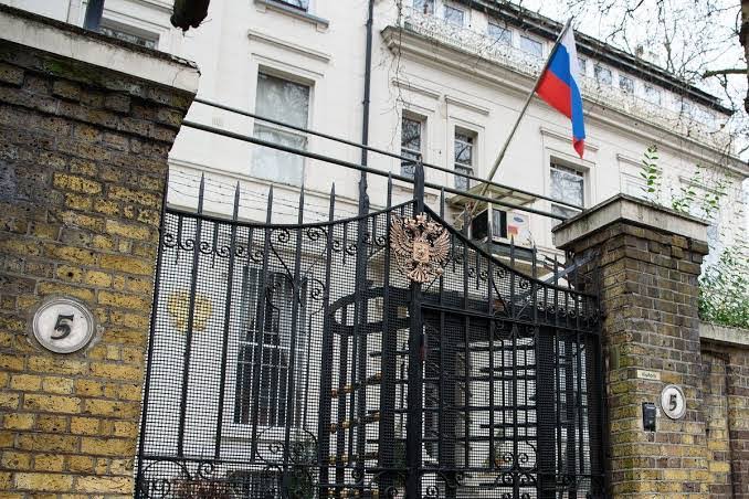 المسار نيوز السفارة الروسية بالخرطوم : تصف تصريحات السفير الأمريكي بالخرطوم بالسخيفة