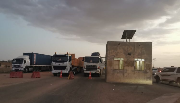 المسار نيوز تكدس الشاحنات بطريق الخرطوم بورتسودان بسبب زيادة الرسوم