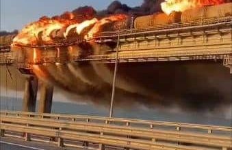 المسار نيوز انفجار ضخم في جسر يربط روسيا بالقرم