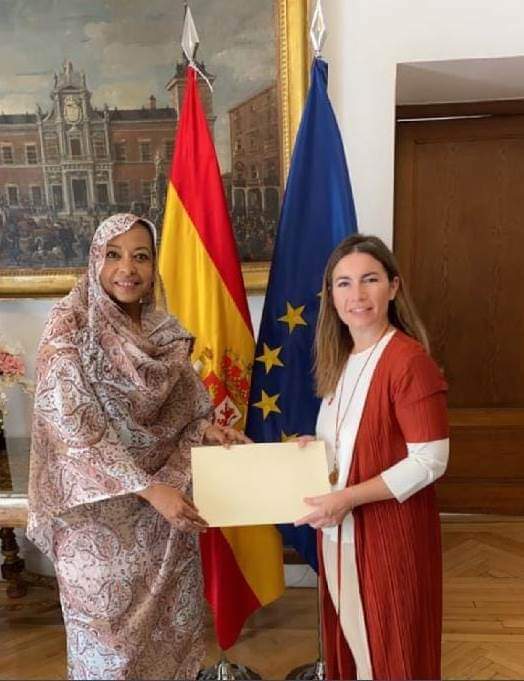 المسار نيوز سفيرة السودان لدى اسبانيا تقدم نسخة من أوراق إعتمادها