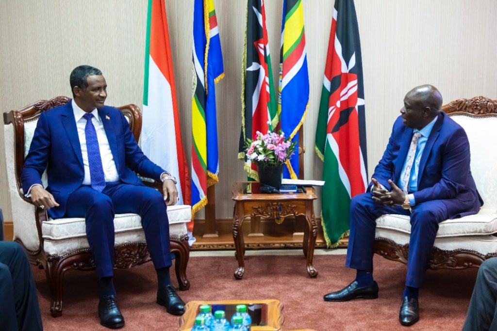 المسار نيوز نائب رئيس مجلس السيادة يصل نيروبي ويلتقي نائب الرئيس الكيني