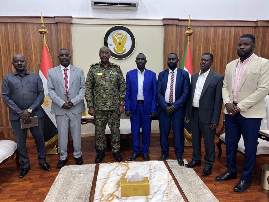 المسار نيوز ⭕ رئيس مجلس السيادة يلتقي وفد حركة جيش تحرير السودان المجلس الإنتقالي
