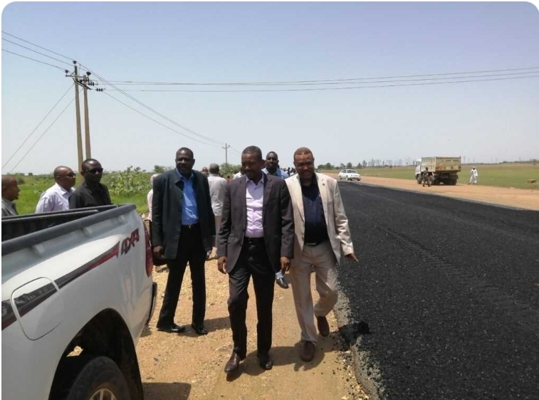 المسار نيوز وزير التنمية العمرانية يتفقد أعمال صيانة طريق بورتسودان – عطبرة