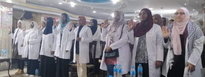 المسار نيوز المجلس الطبي السوداني يقيم مراسم أداء القسم الطبي السادس للاطباء