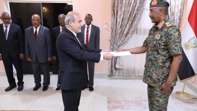 المسار نيوز رئيس مجلس السيادة يتسلم أوراق إعتماد السفير الإيراني لدى السودان