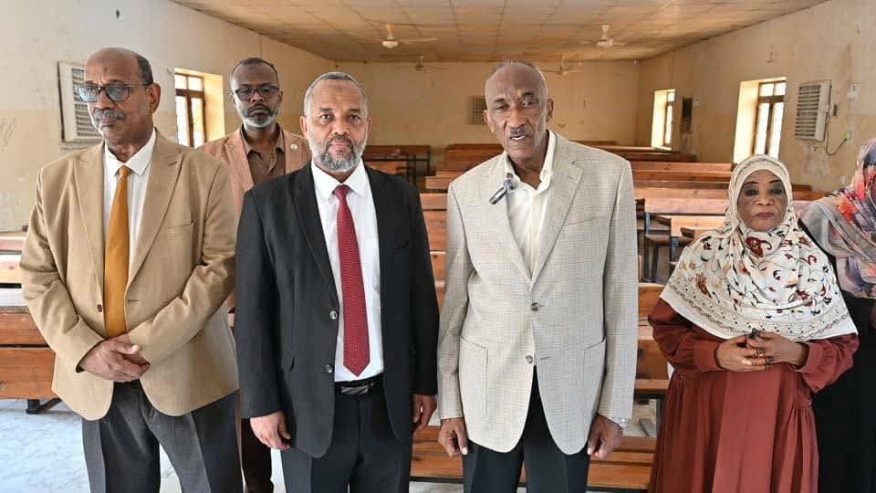 وكيل وزارة الصحة يثمن الدور الحيوي الذي تلعبه جامعة العلوم الصحية في دعم النظام الصحي 1 المسار نيوز وكيل وزارة الصحة يثمن الدور الحيوي الذي تلعبه جامعة العلوم الصحية في دعم النظام الصحي