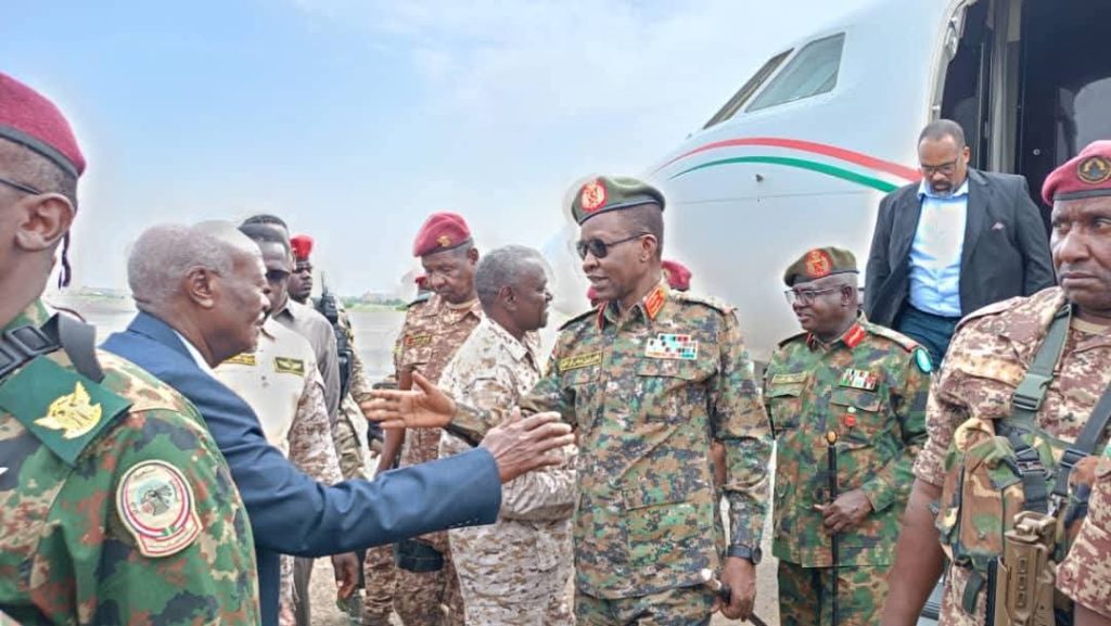 المسار نيوز كان في إستقبالهم والي الخرطوم ووزير الحكم الاتحادي.. عقار وكباشي يصلان ولاية الخرطوم ولقاء مشترك ضم حكومة ولاية الخرطوم ولجنة الأمن وعقار يؤكد ضرورة الإستمرار في توفير الخدمات ومعالجة آثار الحرب