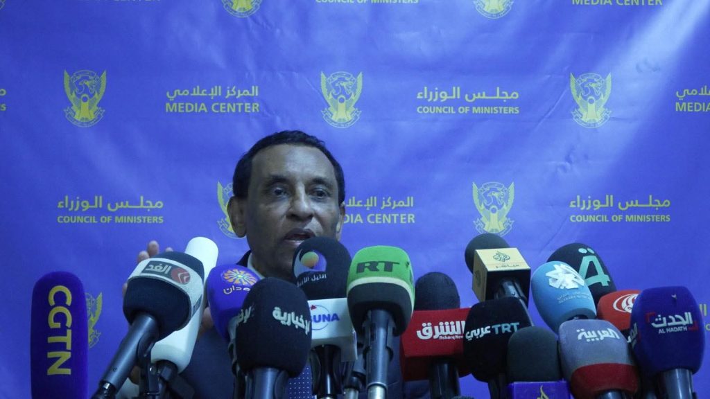 المسار نيوز د. كامل ادريس يقود نفره لنظافة الخرطوم غدا توطئة لعودة المواطنين