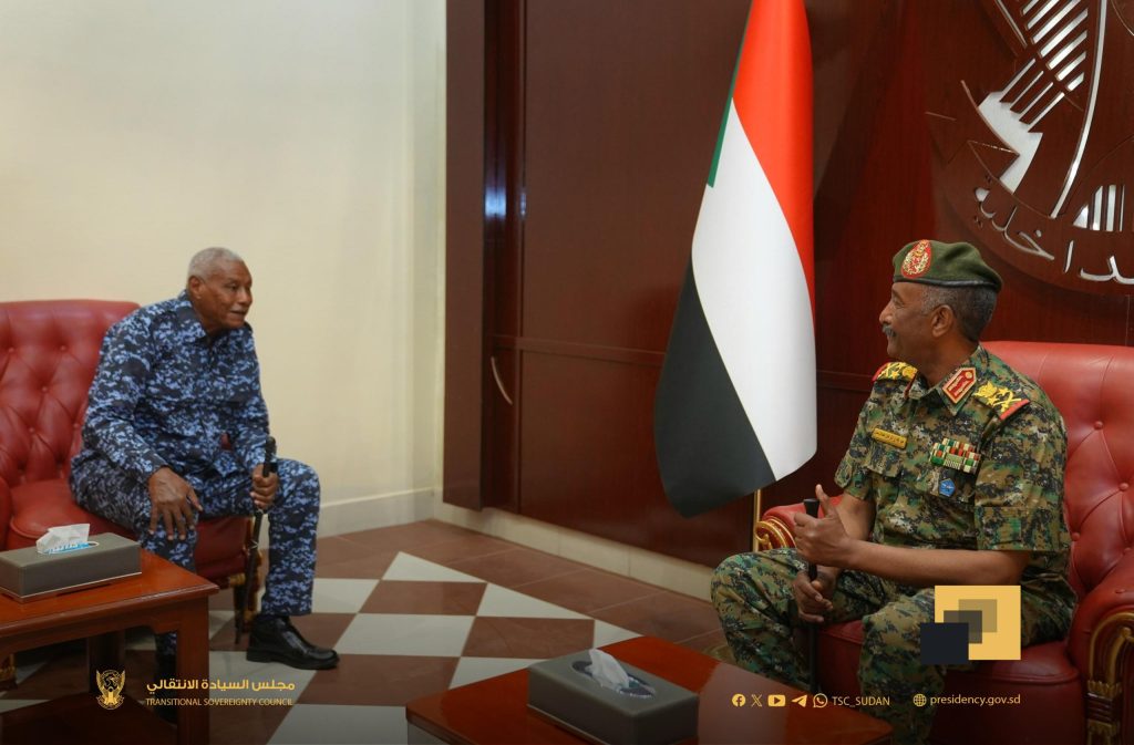 رئيس مجلس السيادة القائد العام للقوات المسلحة يؤكد عزم قيادة الدولة على فك حصار الفاشر وكادقلي وبابنوسة والدلنج. 1 المسار نيوز رئيس مجلس السيادة القائد العام للقوات المسلحة يؤكد عزم قيادة الدولة على فك حصار الفاشر وكادقلي وبابنوسة والدلنج.