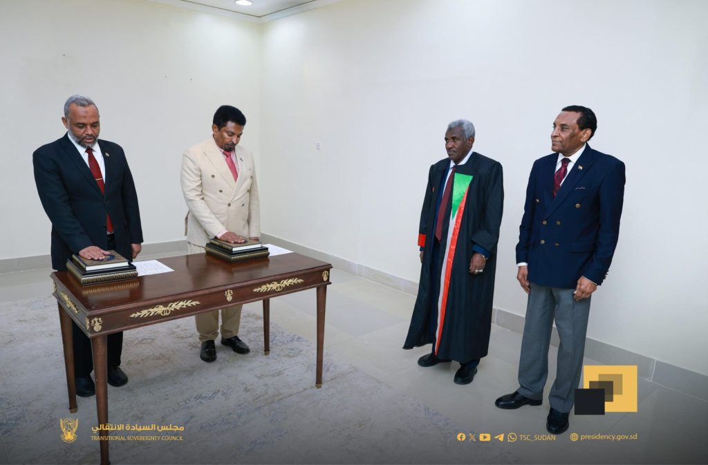 وزيرا الثروة الحيوانية والصحة يؤديان القسم أمام رئيس مجلس السيادة 1 المسار نيوز وزيرا الثروة الحيوانية والصحة يؤديان القسم أمام رئيس مجلس السيادة