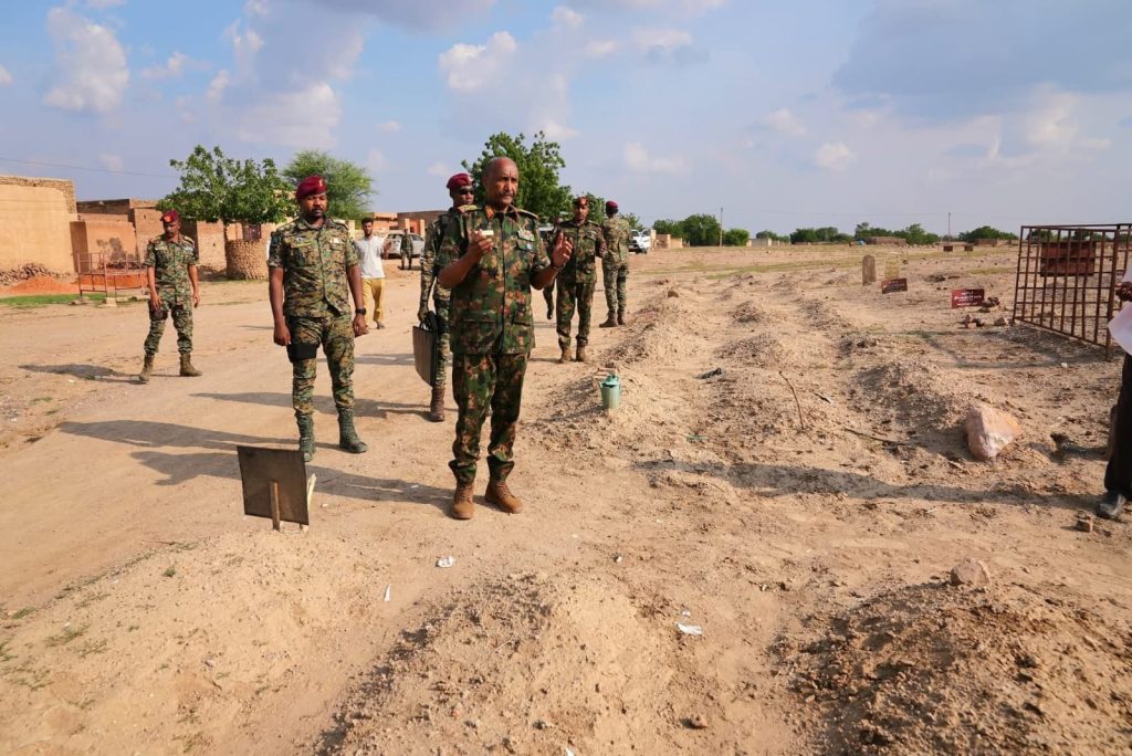 المسار نيوز السيد رئيس مجلس السيادة - القائد العام للقوات المسلحة يقدم واجب العزاء في شهداء الهلالية