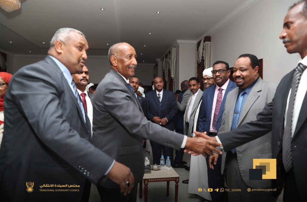 المسار نيوز رئيس مجلس السيادة يلتقي عدداً من المفكرين والإعلاميين والمثقفين ورجال الأعمال السودانيين بدولة قطر.