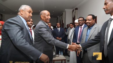 المسار نيوز رئيس مجلس السيادة يلتقي عدداً من المفكرين والإعلاميين والمثقفين ورجال الأعمال السودانيين بدولة قطر.